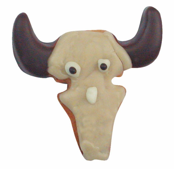 Zdjęcie ciasteczka wyciętego foremką w kształcie czaszki byka