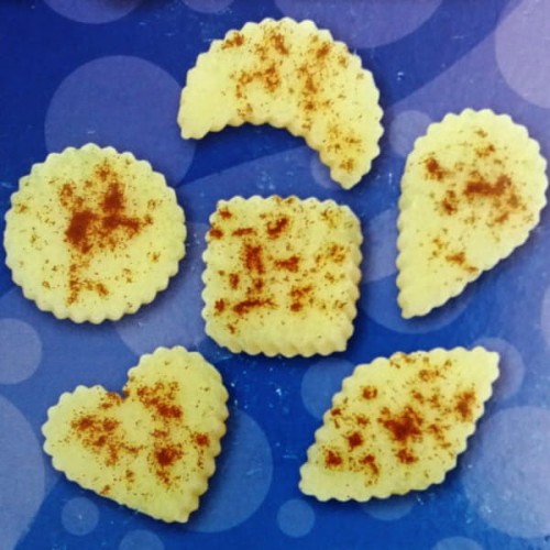 Zdjęcie ciasteczek wyciętych karbowanymi foremkami