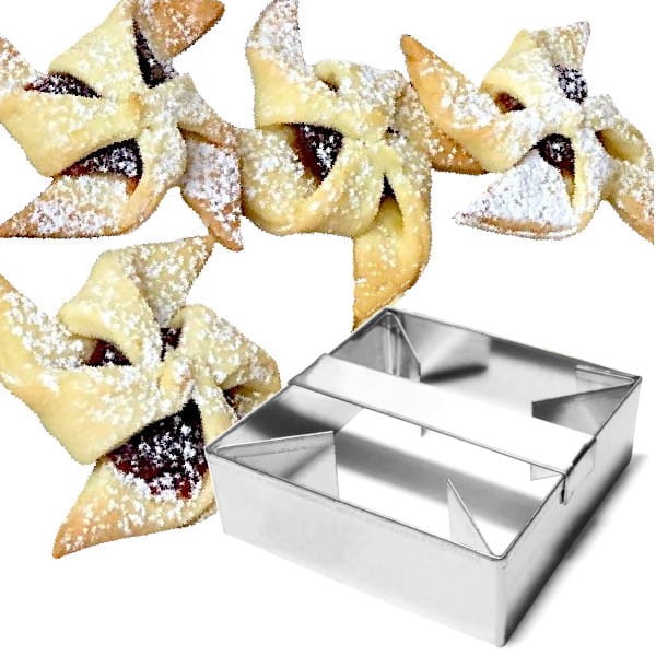 Ciastka w kształcie wiatraczków i foremka do ich wycinania