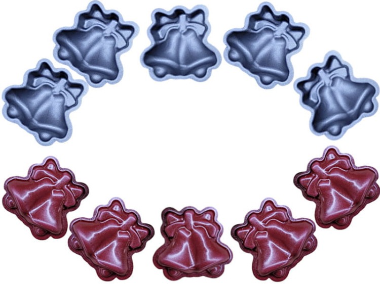 Metalowe foremki w kształcie świątecznych dzwoneczków
