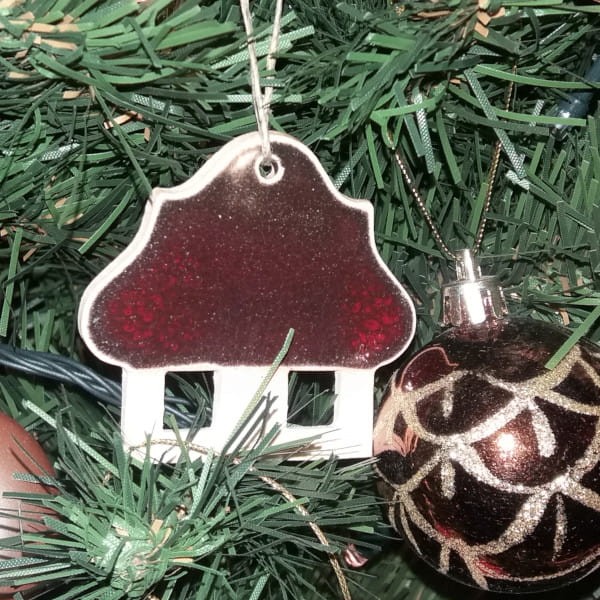 Ciasteczko wykrojone foremką w kształcie chatki.jpg