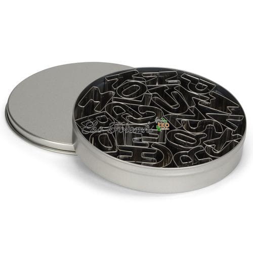 foremki do wykrawania alfabetu w metalowym pudełku
