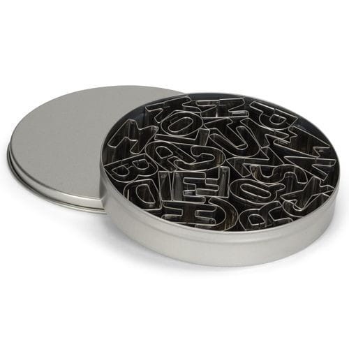 foremki do wykrawania alfabetu w metalowym pudełku