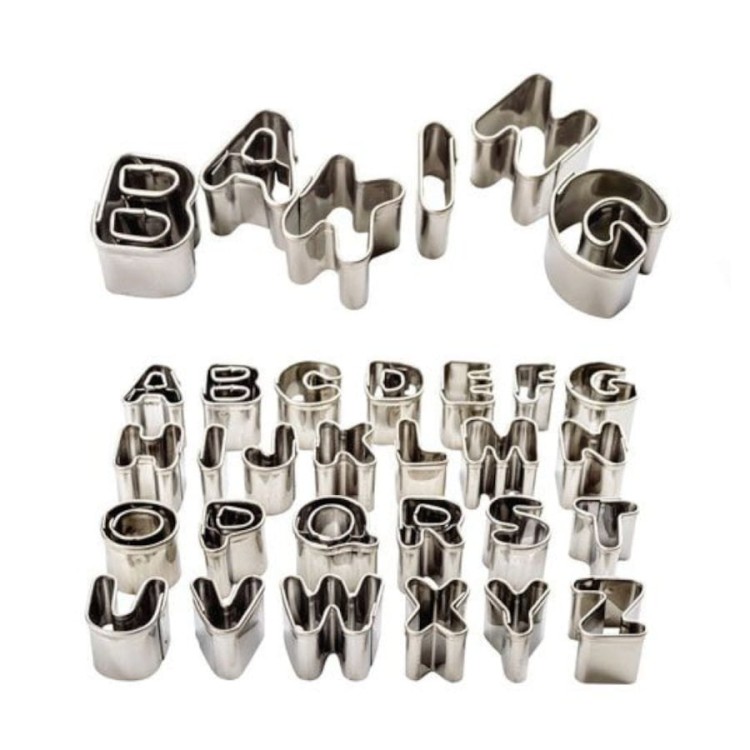 Foremki do ciastek alfabet z cyframi w zestawie