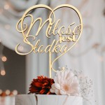 Drewniany topper na torcie miłość jest słodka