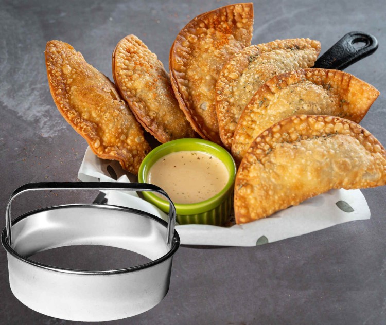 Wykrawacz i upieczone pierogi