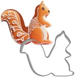 Foremka wiewiórka i udekorowany piernik