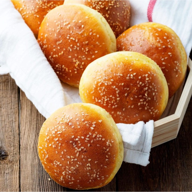 Upieczone bułki hamburgerowe