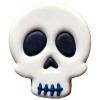 Ciasteczko w kształcie czaszki udekorowane białym i czarnym lukrem na Halloween