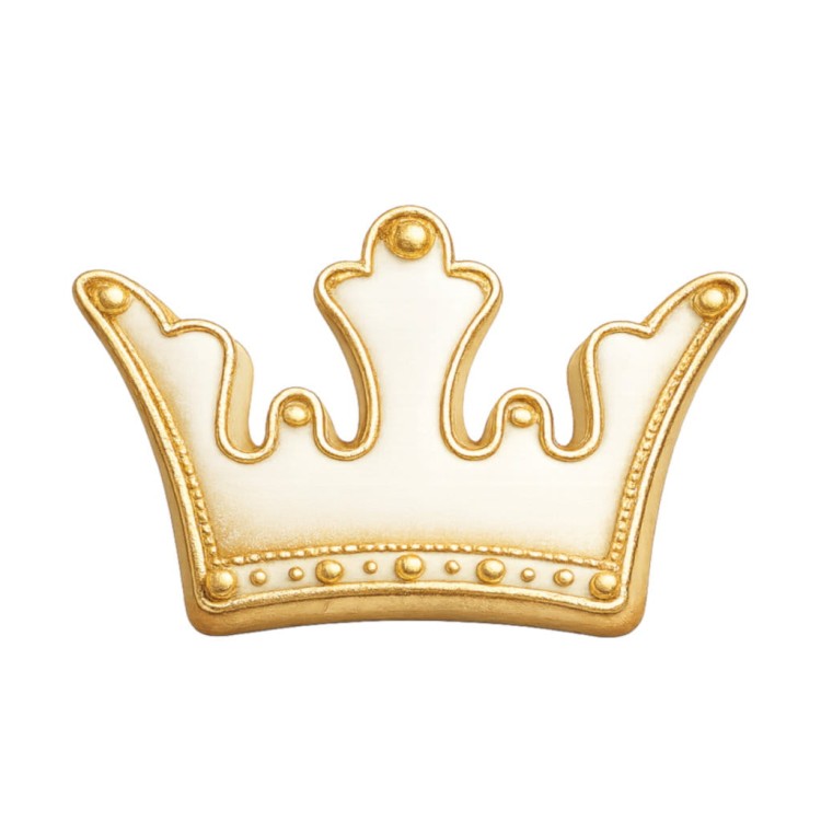 Ciasteczko w kształcie korony udekorowane białym lukrem ze złotymi zdobieniami