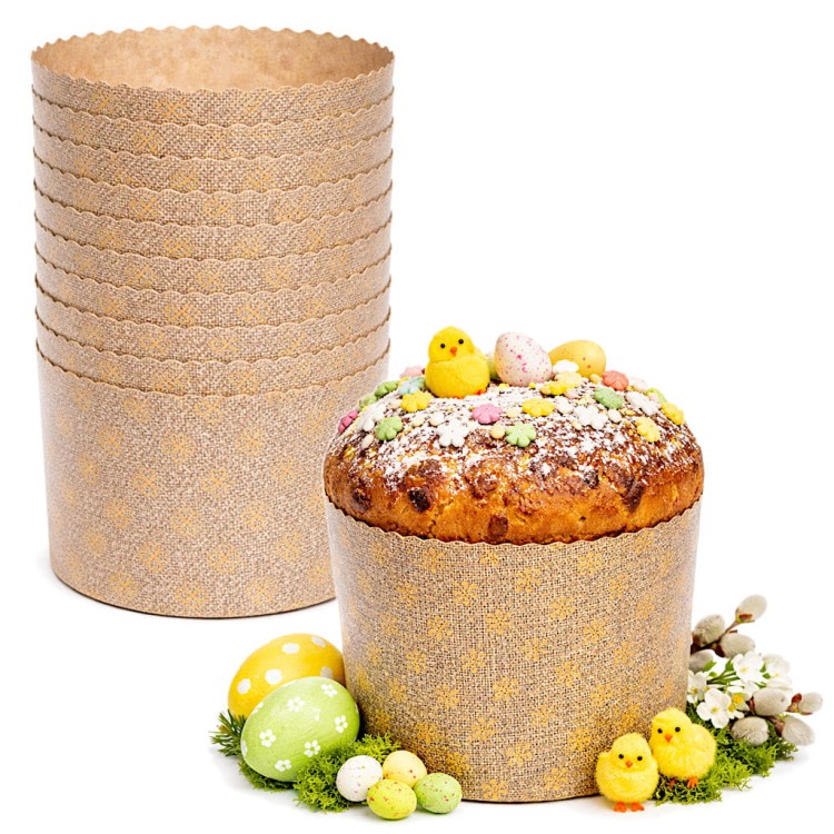 Papierowe formy do pieczenia panettone i paschy wielkanocnej oraz gotowy świąteczny wypiek udekorowany wielkanocnymi ozdobami