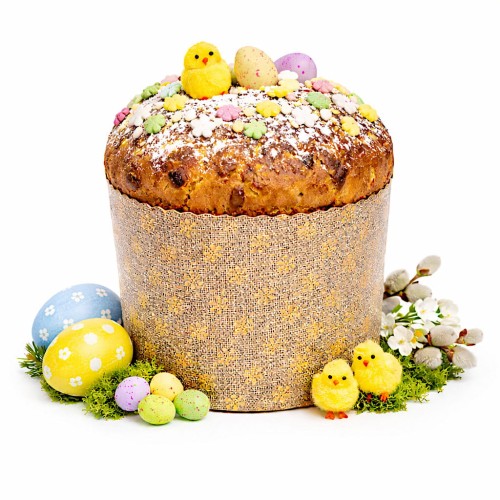 Wielkanocna papierowa forma do panettone z dekoracyjnym wzorem oraz gotowym świątecznym wypiekiem