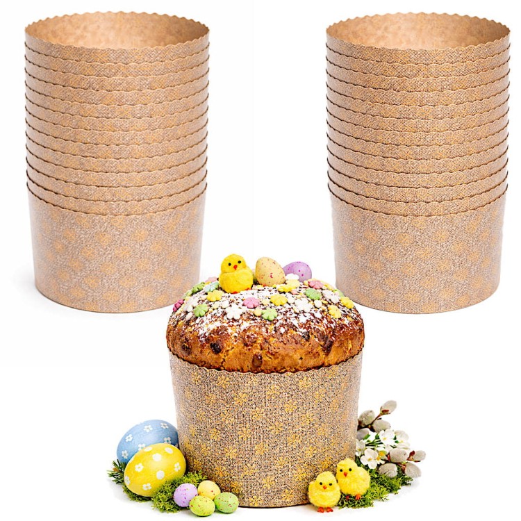 Zestaw papierowych form do panettone ułożonych w stosie oraz gotowy wielkanocny wypiek w jednej z foremek