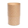 Stos papierowych form do panettone o średnicy 13 cm z dekoracyjnym wzorem