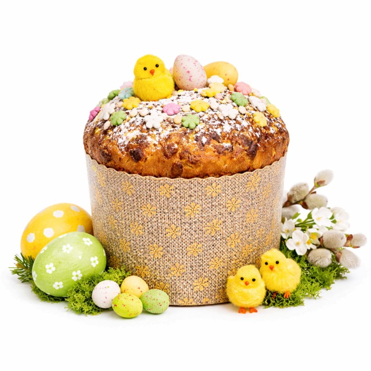 Wielkanocna papierowa forma do panettone drożdżowej z dekoracyjnym wzorem oraz gotowym świątecznym wypiekiem