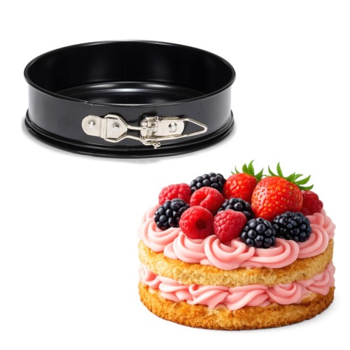 Mała tortownica do pieczenia małego torcika wraz z deserem przełożonym różowym kremem z owocami