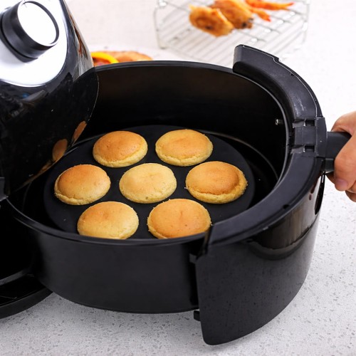 Silikonowa forma do pieczenia muffinek / babeczek umieszczona w air fryerze