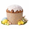 Upieczone panettone w papierowej formie z białą polewą, otoczone pisankami i wielkanocnymi dekoracjami