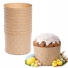 Zestaw 10 ozdobnych papierowych form do panettone obok upieczonej babeczki z białą polewą i wielkanocnymi dekoracjami