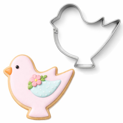 Metalowa foremka w kształcie ptaszka oraz ciasteczko udekorowane pastelowym lukrem z błękitnym skrzydełkiem i kwiatową ozdobą