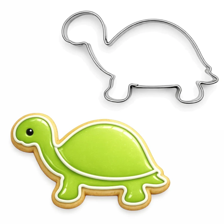Metalowy wykrawacz w kształcie żółwia oraz ciasteczko udekorowane zielonym lukrem