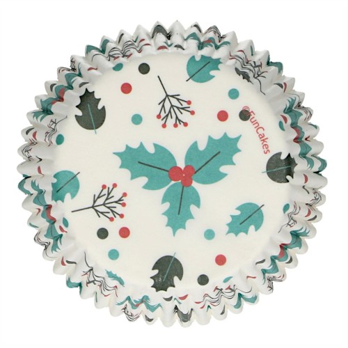 Zbliżenie na papilotki do pieczenia z bożonarodzeniowym wzorem liści ostrokrzewu i czerwonych jagód marki FunCakes