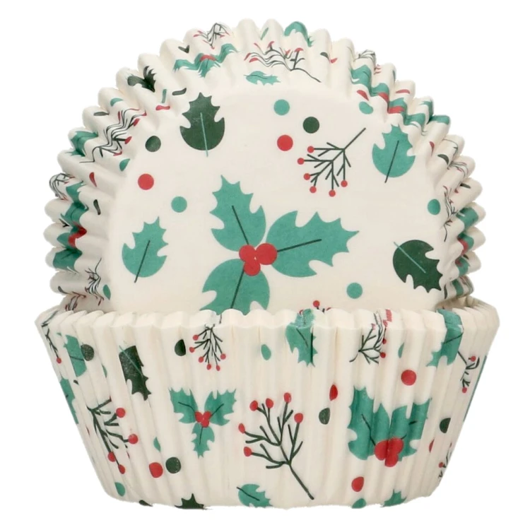 Papilotki do muffinek FunCakes z motywem liści ostrokrzewu i czerwonych jagód, ułożone w dekoracyjnym stosie