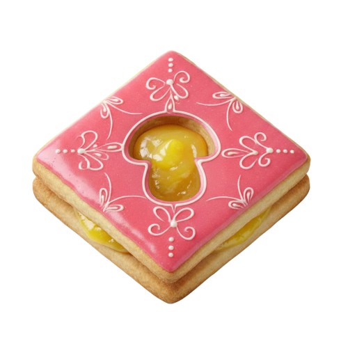 kwadratowe ciasteczko typu Linzer z okienkiem w kształcie grzybka, przez które widać lemon curd