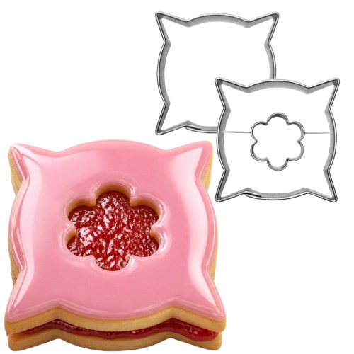 foremki do ciastek linzer w kształcie poduszki z okienkiem o wzorze kwiatka oraz różowe ciasteczko