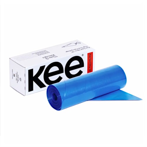 Worki termoodporne w rolce Kee Seal Ultra obok białego opakowania z logo Kee Seal