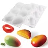 Silikonowa forma do monoporcji mango z sześcioma komorami oraz czerwonym wykrawaczem do spodów.