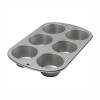 Metalowa forma Wilton na muffiny z sześcioma okrągłymi wgłębieniami do pieczenia.