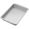 Forma prostokątna Wilton o gładkiej powierzchni i wysokich brzegach, przeznaczona do pieczenia ciast i brownie.