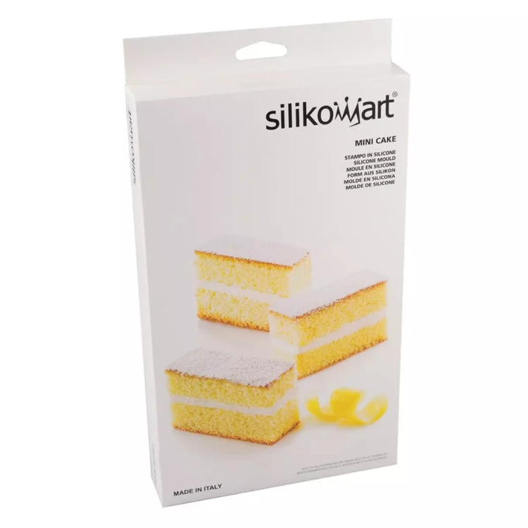 Opakowanie włoskiej formy Silikomart Mini Cake z silikonową formą w kształcie prostokątów oraz przykładowymi mini ciastkami na froncie.