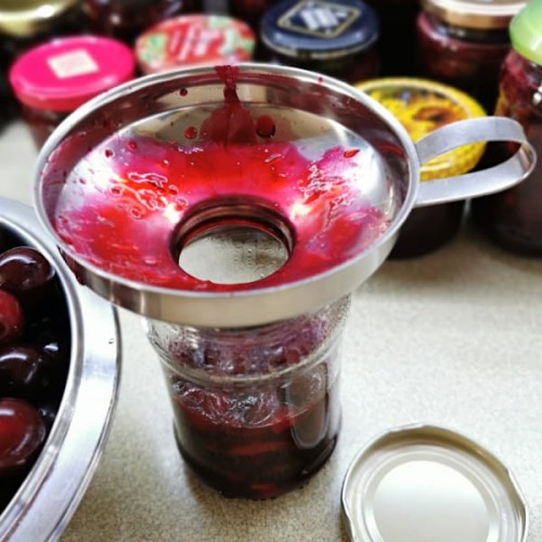 Zdjęcie lejka do napełniania słoików